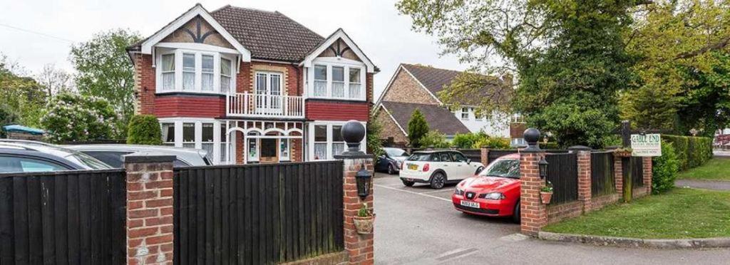 Gable End Guest House Horley Exterior photo