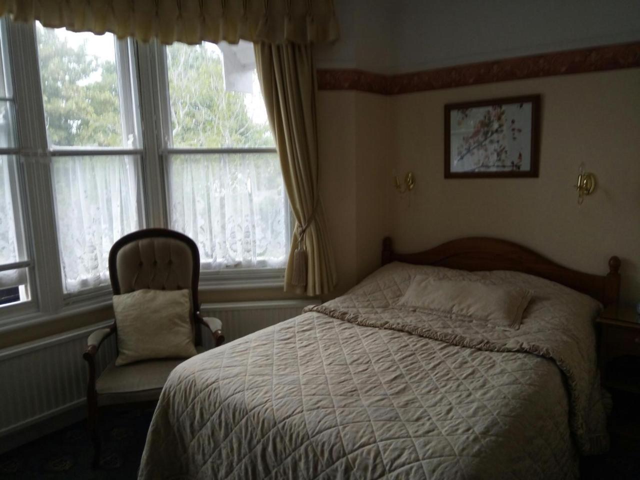 Gable End Guest House Horley Room photo